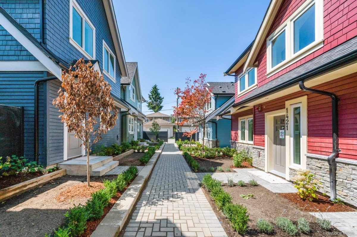 Hallway Photo of 1421 E 27th Avenue, Vancouver, BC