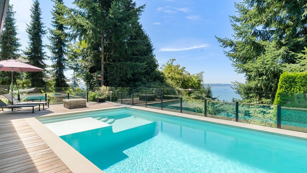 Kitchen Photo of 2650 Rosebery Avenue, West Vancouver, BC