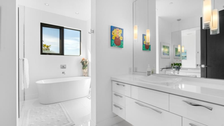 Entry Foyer Photo of 2650 Rosebery Avenue, West Vancouver, BC