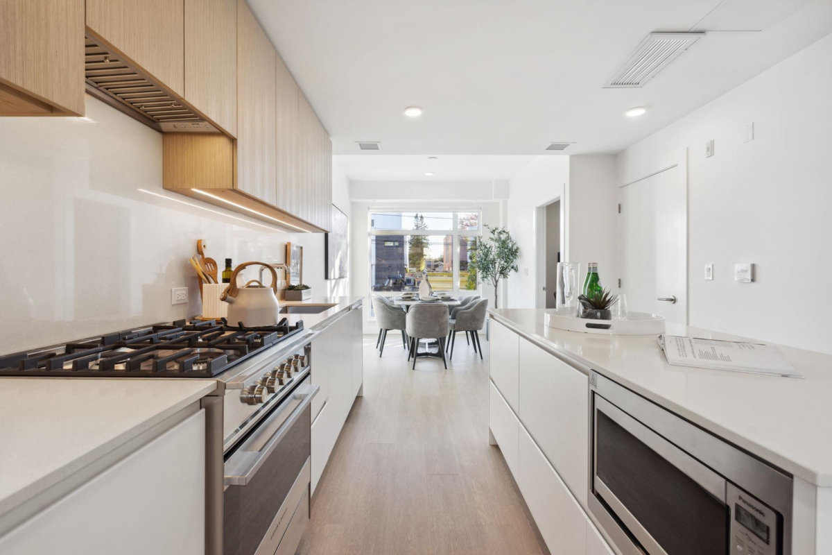 Kitchen Island Photo of 222 1010 W 47th Avenue, Vancouver, BC