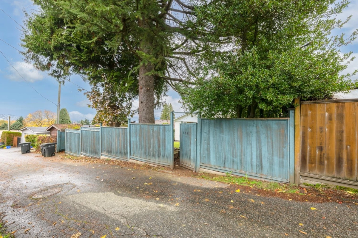 Breakfast Nook Photo of 5681 Sardis Crescent, Burnaby, BC