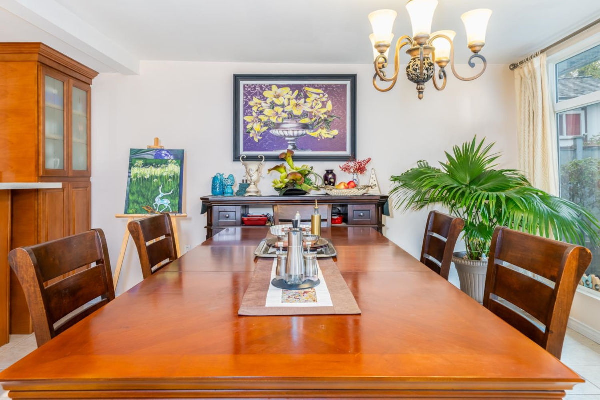 Guest Bathroom Photo of 5681 Sardis Crescent, Burnaby, BC