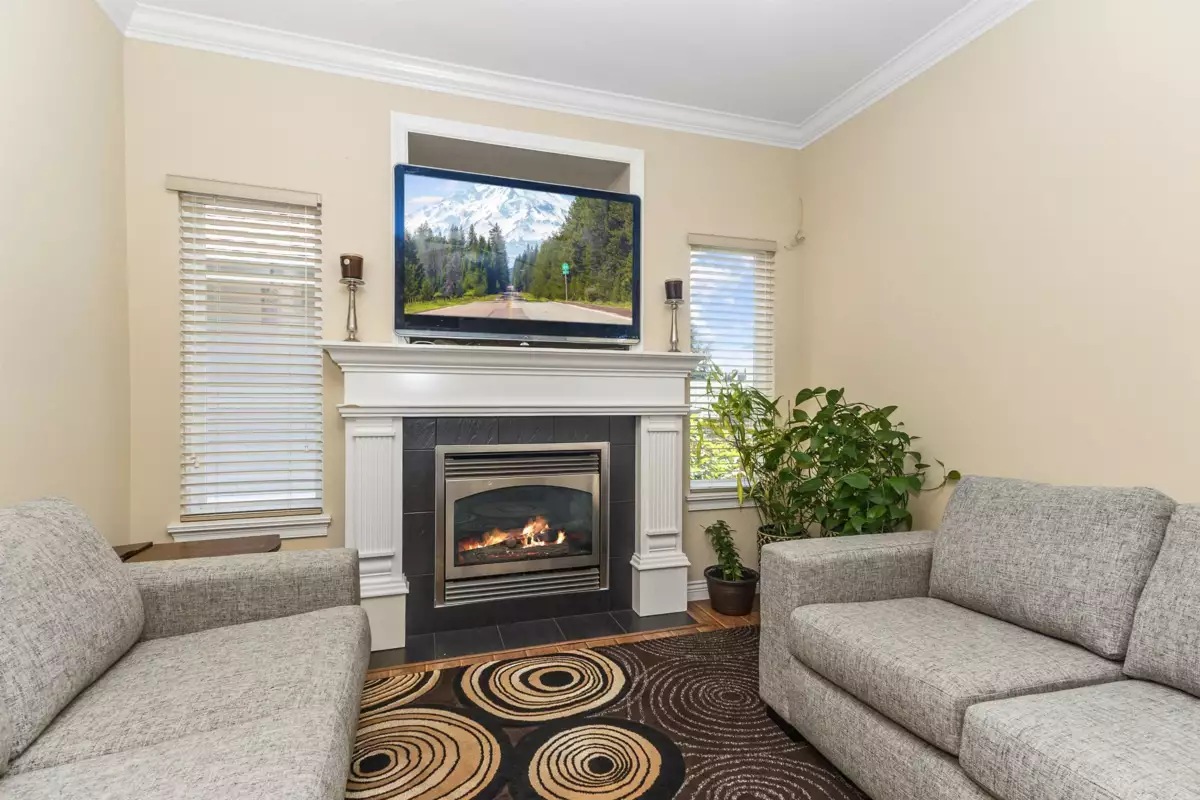 Guest Bathroom Photo of 32514 Carter Avenue, Mission, BC
