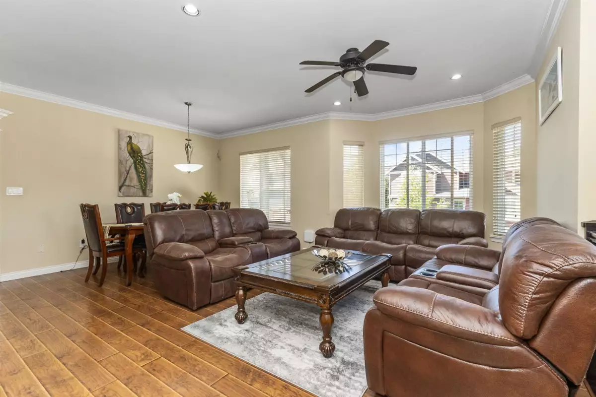 Hallway Photo of 32514 Carter Avenue, Mission, BC