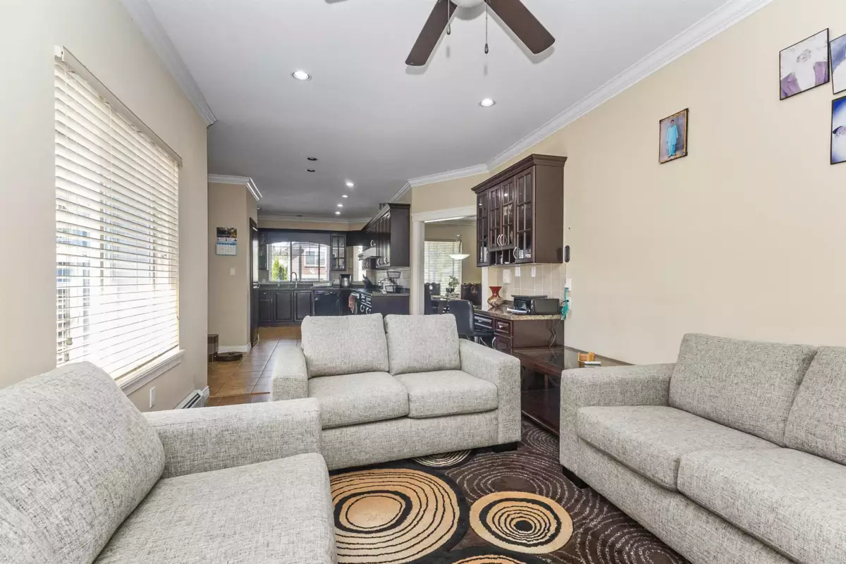 Powder Room Photo of 32514 Carter Avenue, Mission, BC