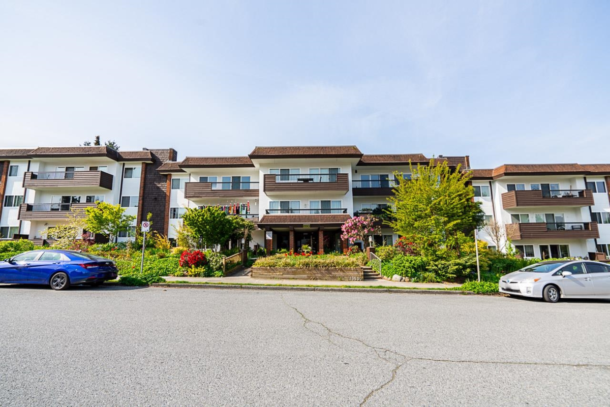 Entry Foyer Photo of 212 13530 Hilton Road, Surrey, BC