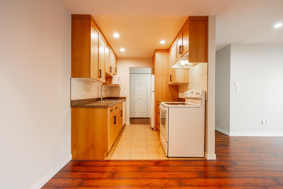 Primary Bathroom Photo of 212 13530 Hilton Road, Surrey, BC