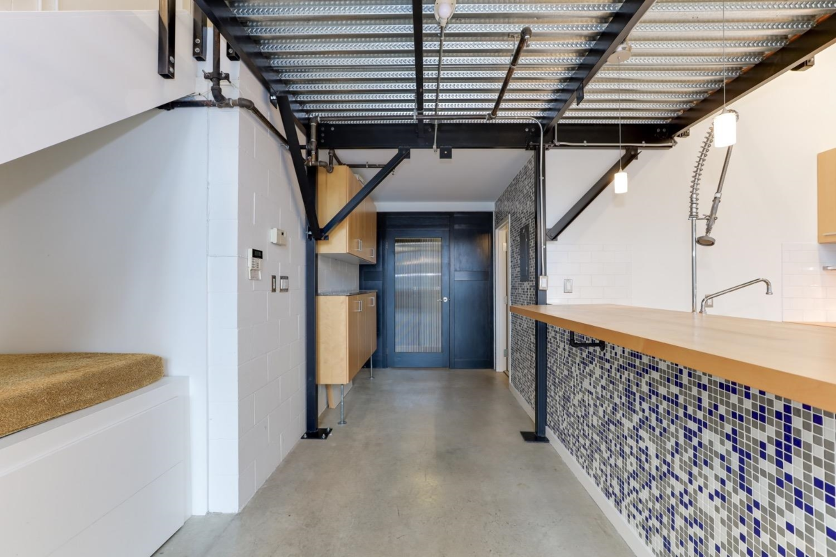 Walk-In Closet Photo of 302 1220 E Pender Street, Vancouver, BC