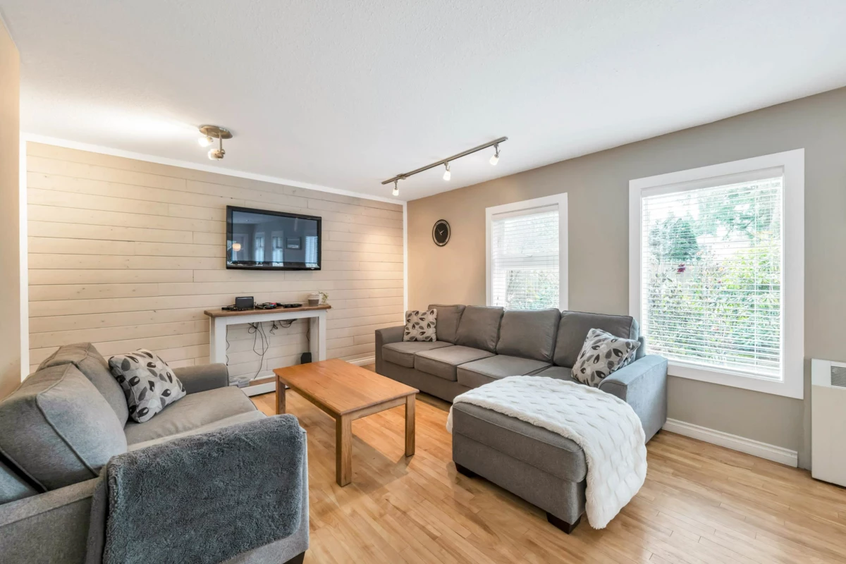 Guest Bathroom Photo of 20464 95a Avenue, Langley, BC