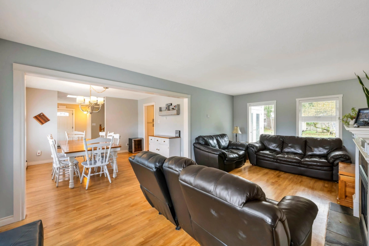 Kitchen Photo of 20464 95a Avenue, Langley, BC