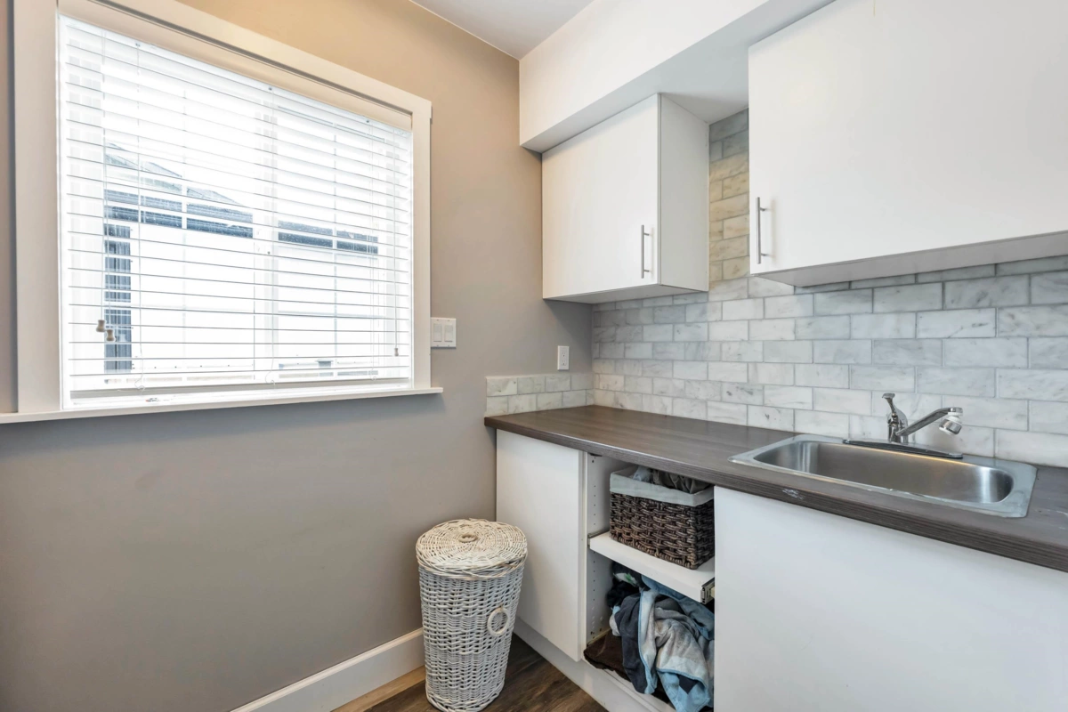 Laundry Room Photo of 20464 95a Avenue, Langley, BC