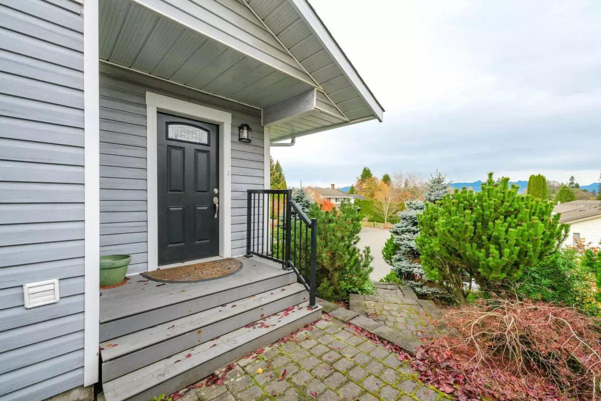 Living Room Photo of 20464 95a Avenue, Langley, BC