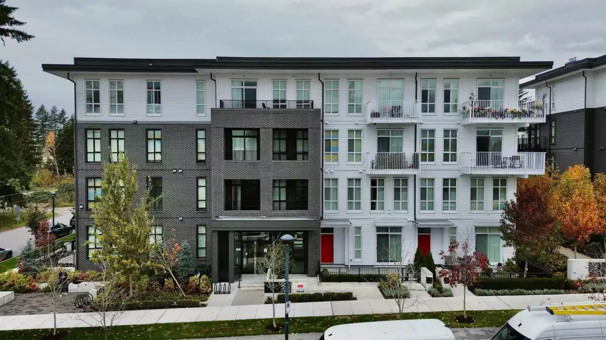 Hot Tub / Spa Photo of 202 13929 105 Boulevard, Surrey, BC