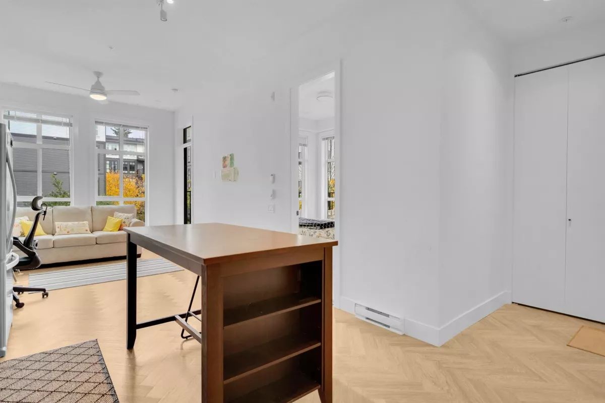 Primary Bathroom Photo of 202 13929 105 Boulevard, Surrey, BC