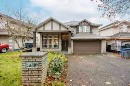 15210 82 Avenue, Surrey, BC, Fleetwood Tynehead — 8 bed single family residence for sale