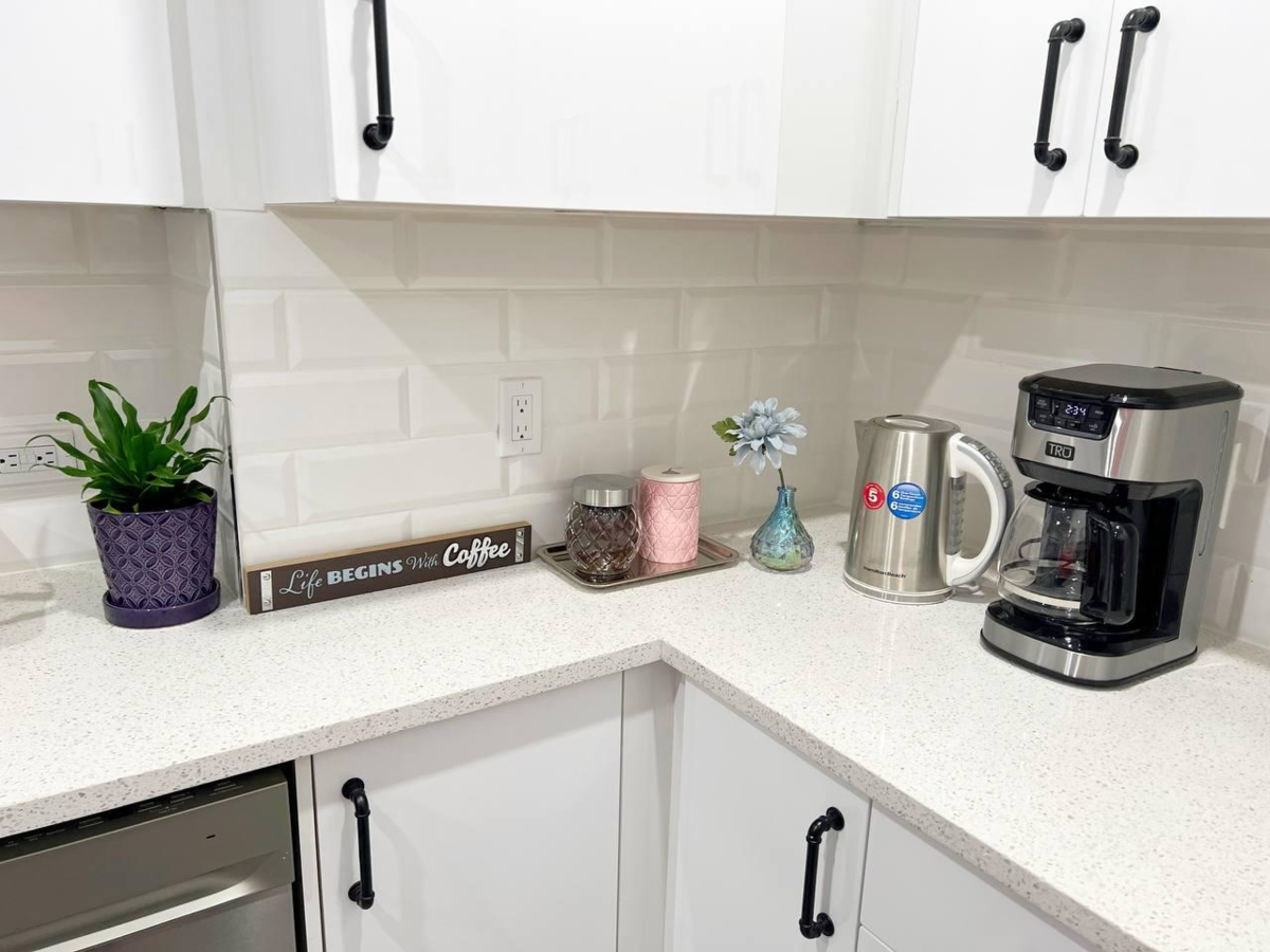 Dining Area Photo of 515 W Queens Road, North Vancouver, BC