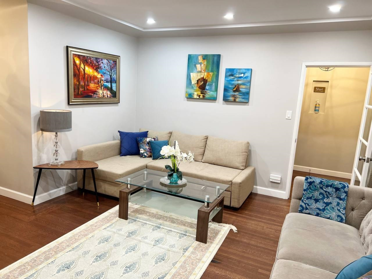 Family Room Photo of 515 W Queens Road, North Vancouver, BC