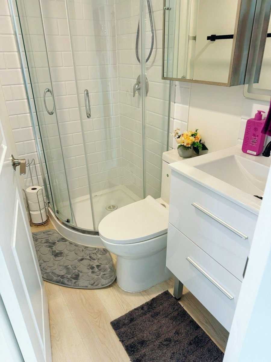 Front Yard Photo of 515 W Queens Road, North Vancouver, BC