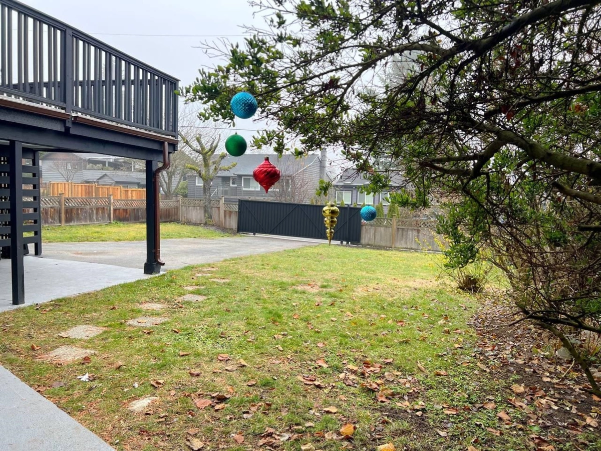 Guest Bathroom Photo of 515 W Queens Road, North Vancouver, BC