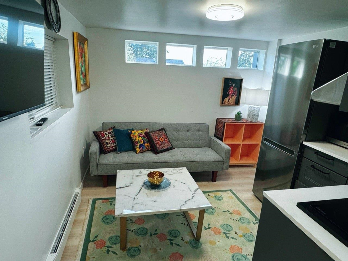 Hot Tub / Spa Photo of 515 W Queens Road, North Vancouver, BC