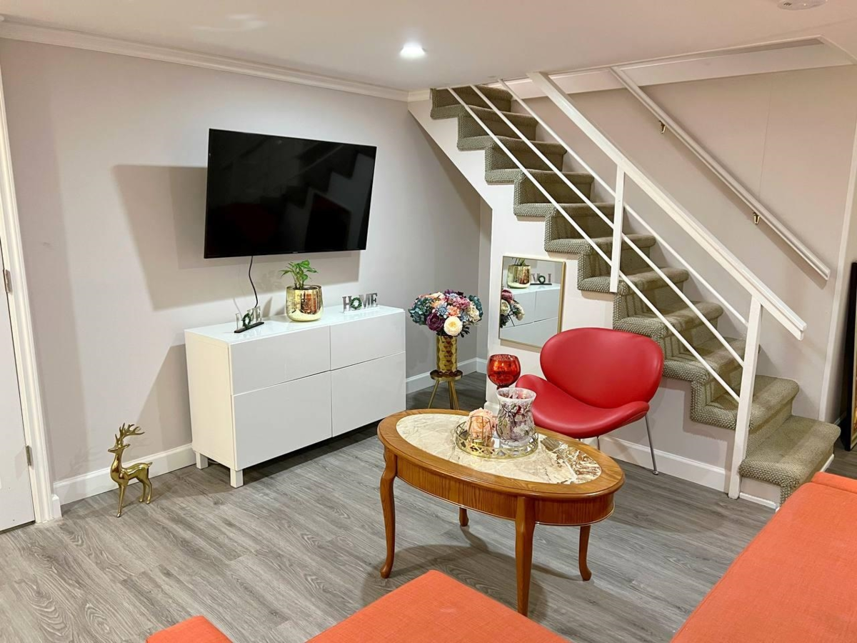 Laundry Room Photo of 515 W Queens Road, North Vancouver, BC