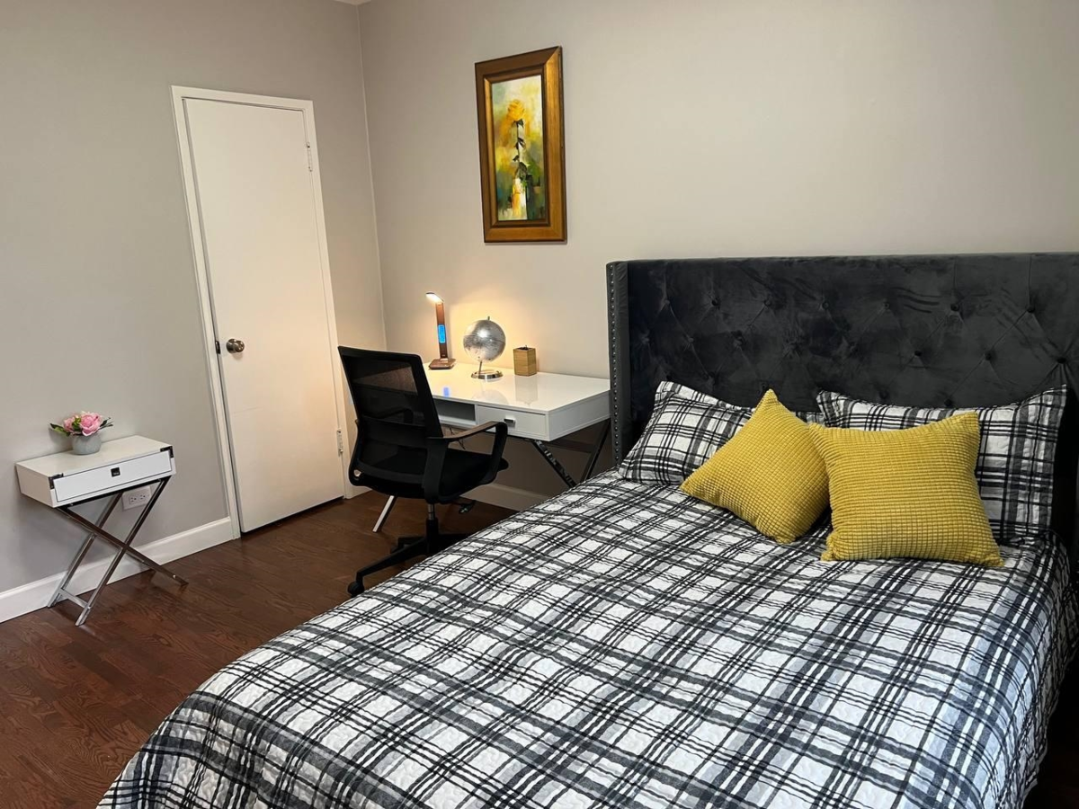 Pantry Photo of 515 W Queens Road, North Vancouver, BC