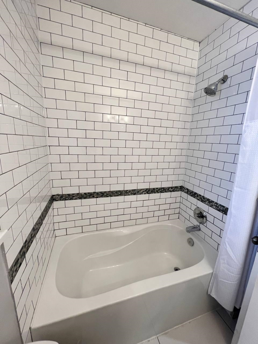 Primary Bathroom Photo of 515 W Queens Road, North Vancouver, BC