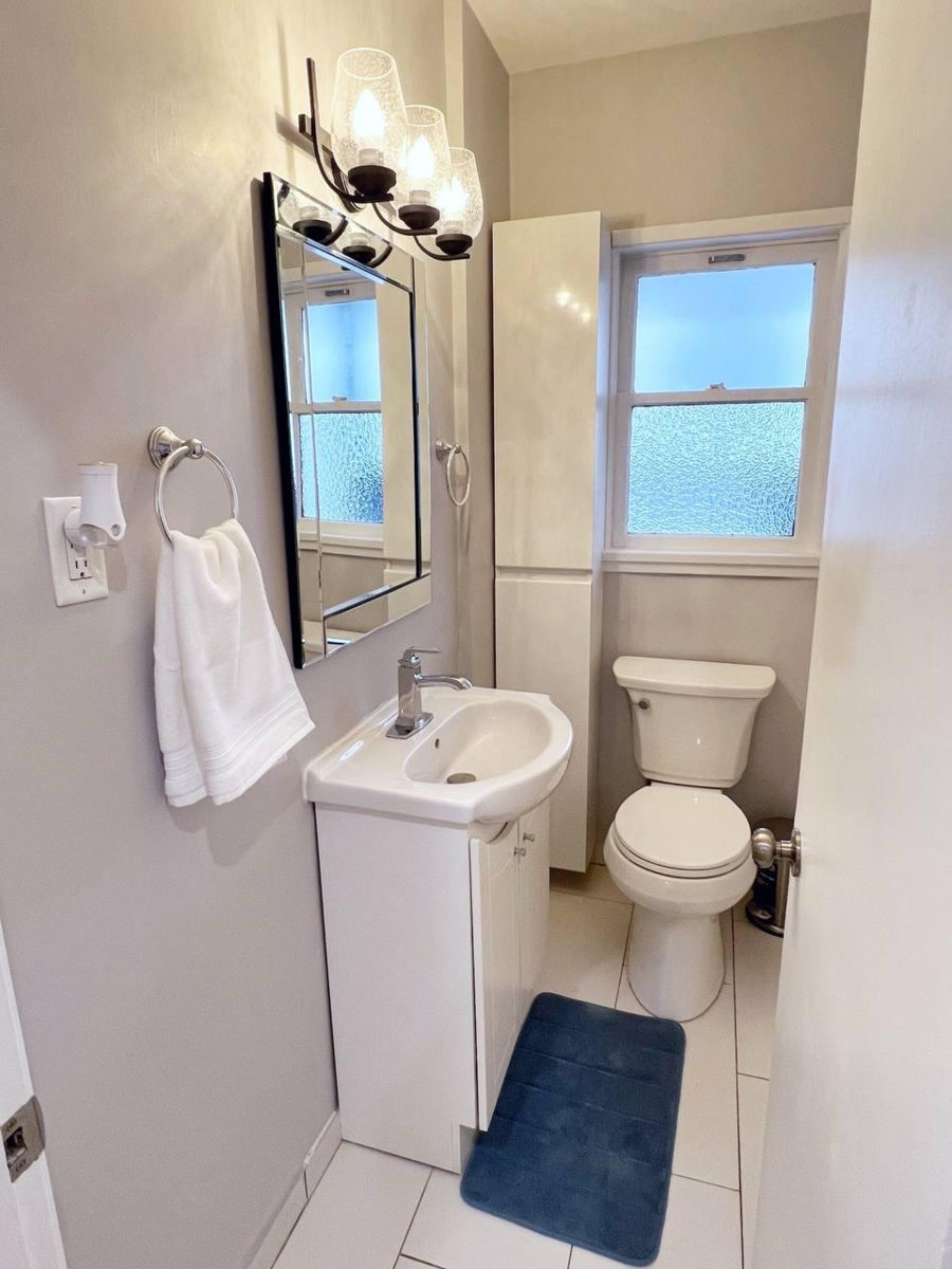 Staircase Photo of 515 W Queens Road, North Vancouver, BC