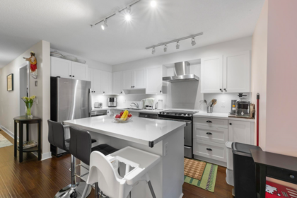 211 500 Royal Avenue, New Westminster, BC, Downtown NW — 1 bed apartment/condo for sale