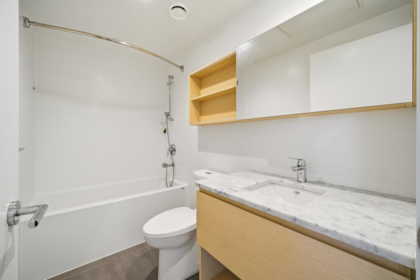 810 525 Foster Avenue, Coquitlam, BC, Coquitlam — Apartment/Condo for sale