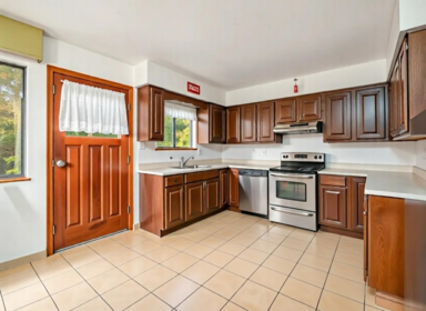 Dining Area Photo of 1609 Bewicke Avenue, North Vancouver, BC