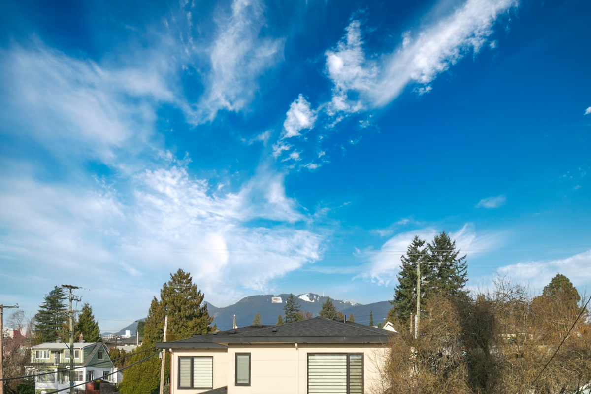 Neighborhood Park Photo Near TH8 324 E Ridgeway Avenue, North Vancouver, BC