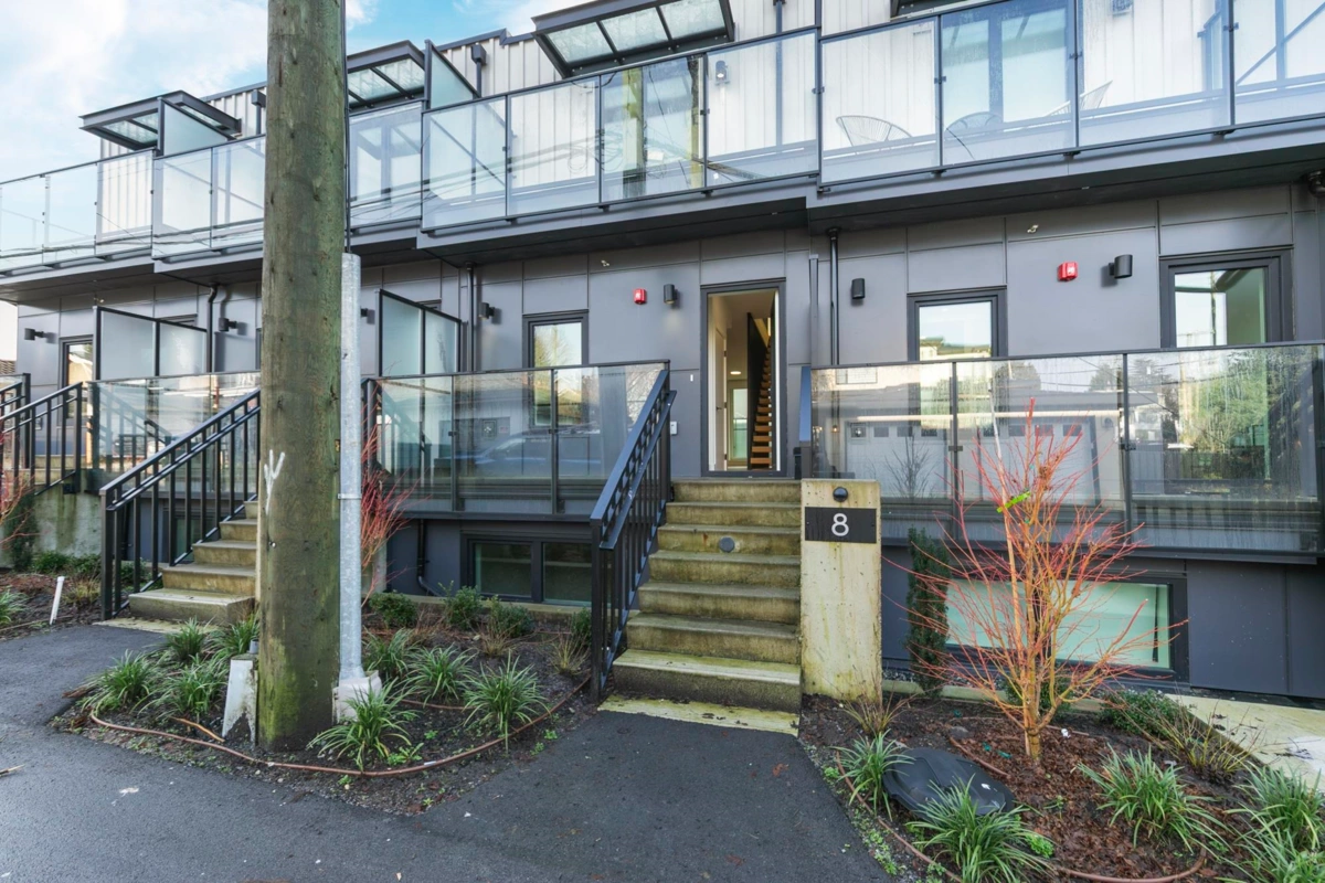 Swimming Pool Photo of TH8 324 E Ridgeway Avenue, North Vancouver, BC