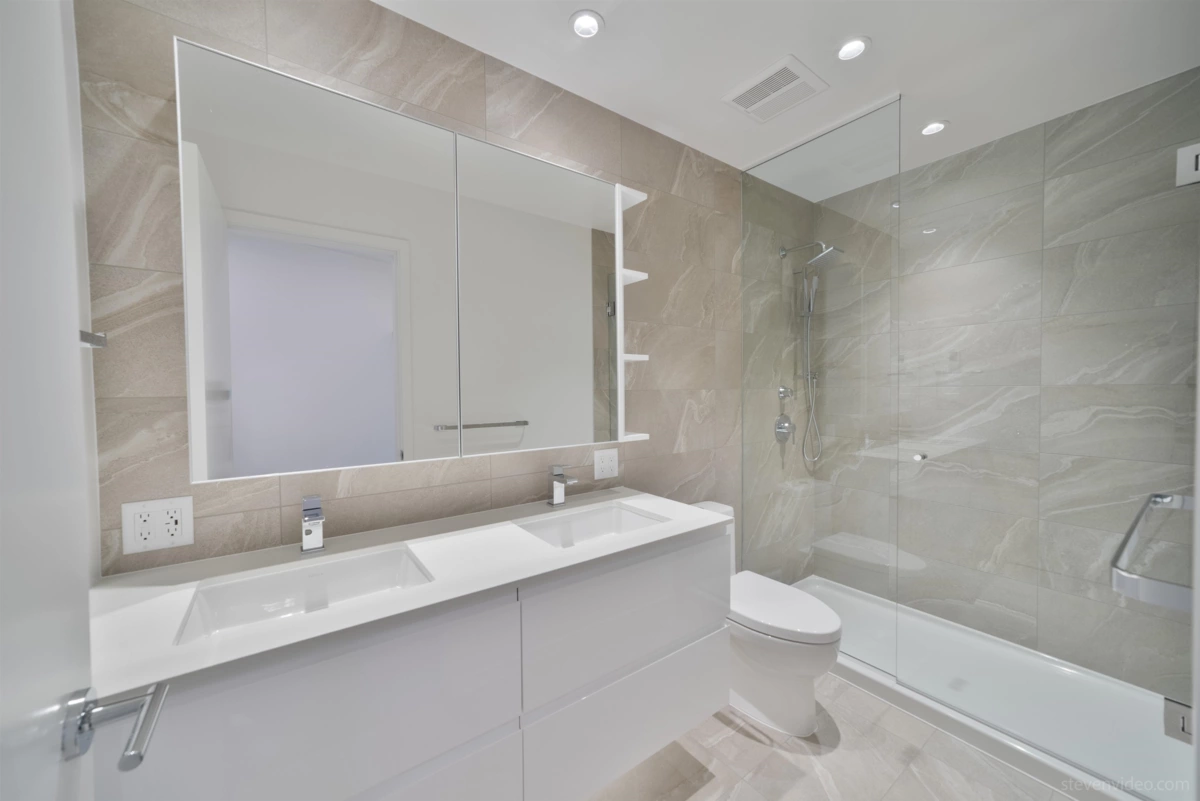 Walk-In Closet Photo of 705 6200 Minoru Boulevard, Richmond, BC