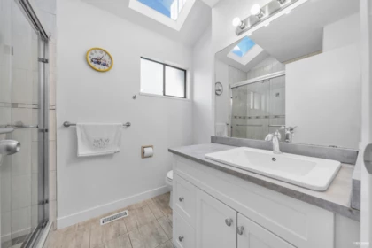 Hot Tub / Spa Photo of 252 E 21st Street, North Vancouver, BC