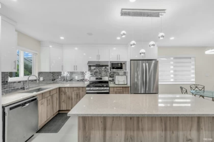 Kitchen Island Photo of 11280 Caravel Court, Richmond, BC