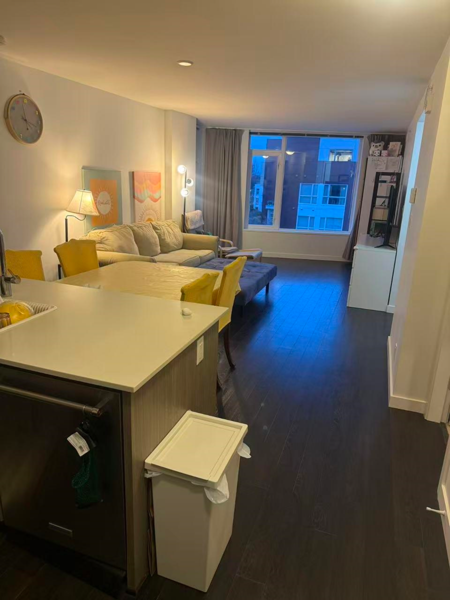 Primary Bathroom Photo of 605 7708 Alderbridge Way, Richmond, BC