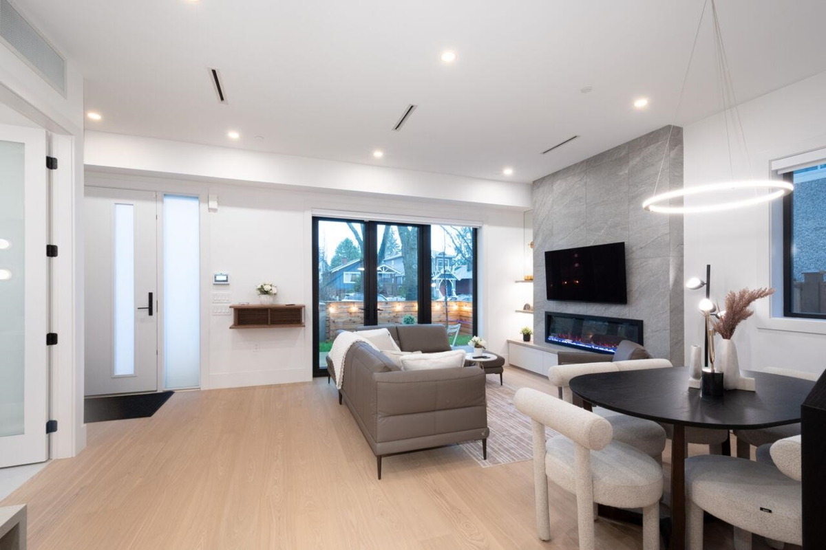 Dining Area Photo of 2493 Eton Street, Vancouver, BC