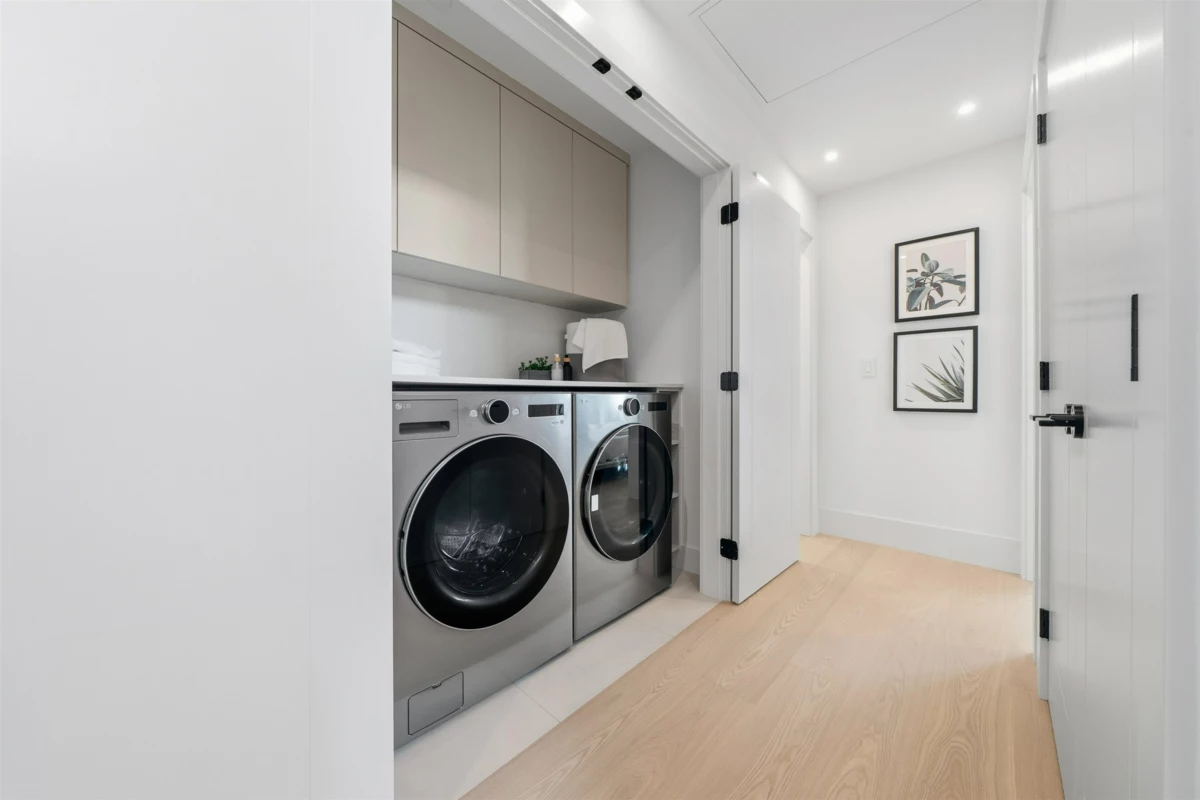 Entry Foyer Photo of 2493 Eton Street, Vancouver, BC