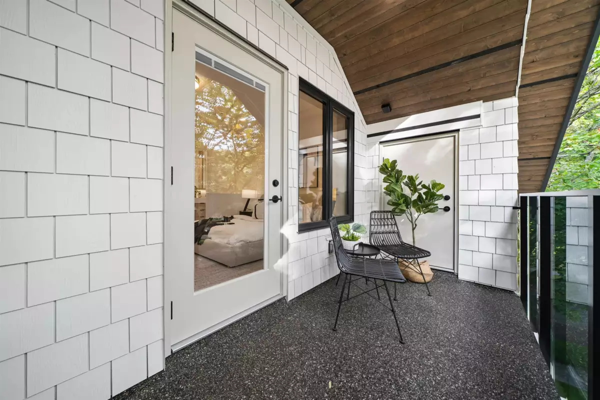 Hallway Photo of 2493 Eton Street, Vancouver, BC