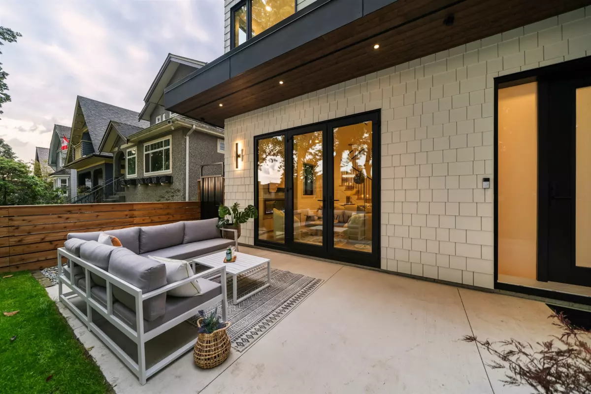 Hot Tub / Spa Photo of 2493 Eton Street, Vancouver, BC