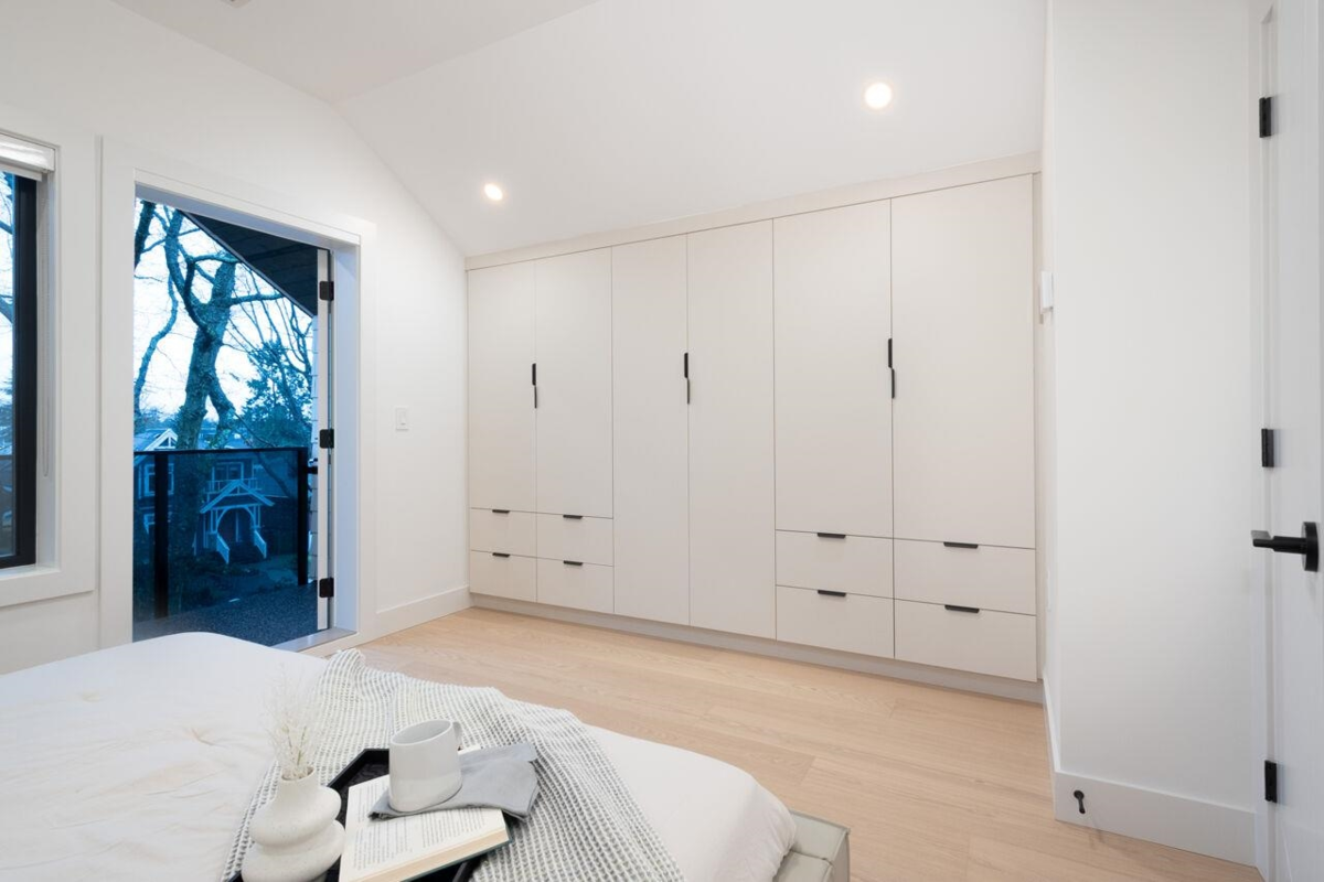 Swimming Pool Photo of 2493 Eton Street, Vancouver, BC