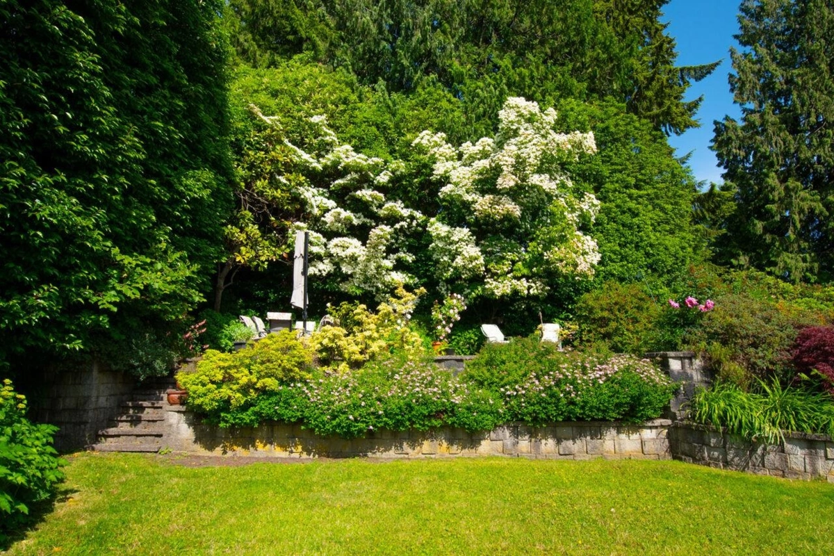 Aerial View of 530 E Queens Road, North Vancouver, BC