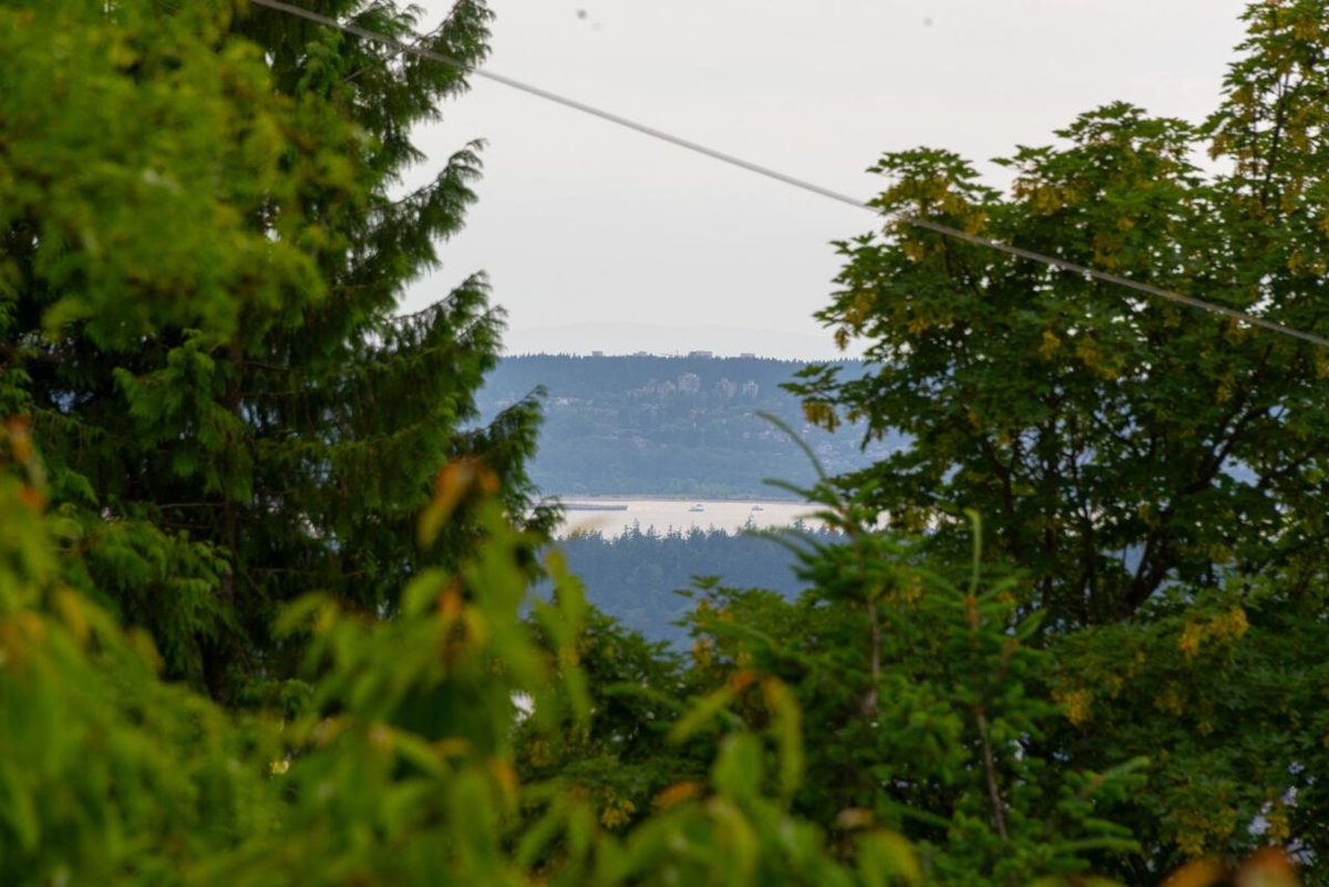 Community Amenities Photo (Clubhouse) of 530 E Queens Road, North Vancouver, BC