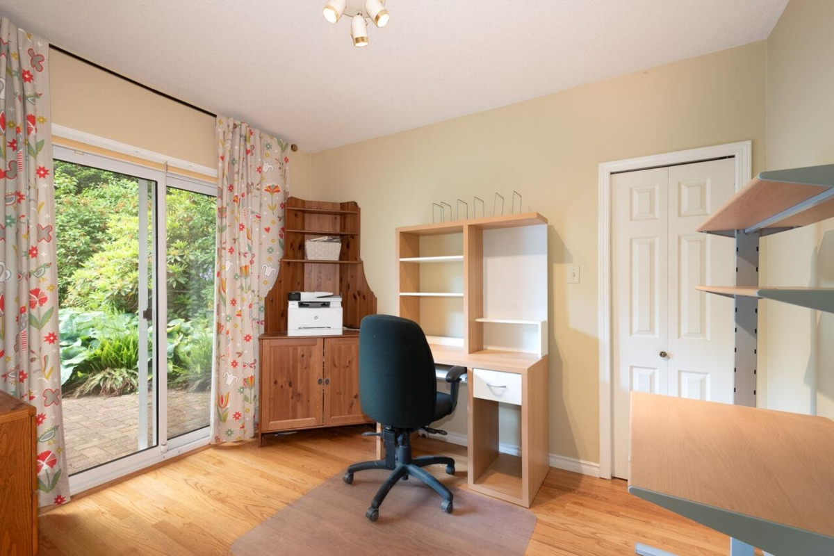 Mudroom Photo of 530 E Queens Road, North Vancouver, BC