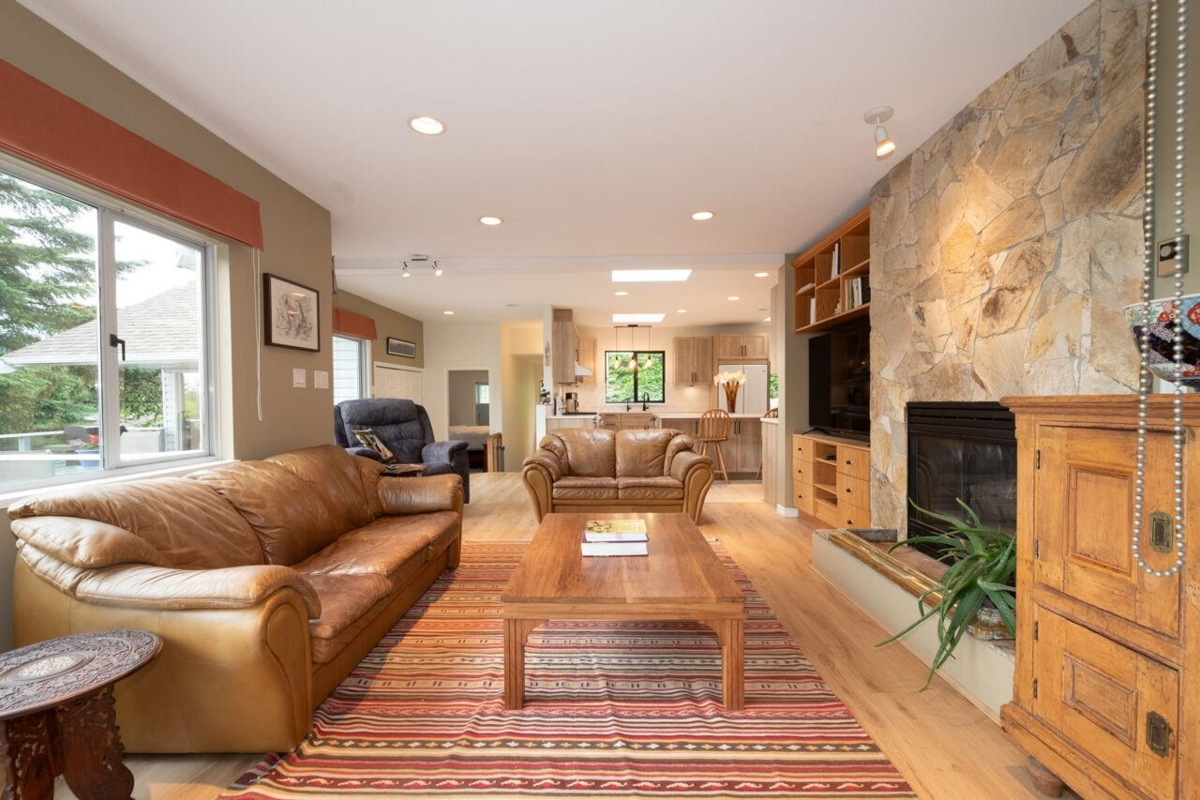 Primary Bathroom Photo of 530 E Queens Road, North Vancouver, BC