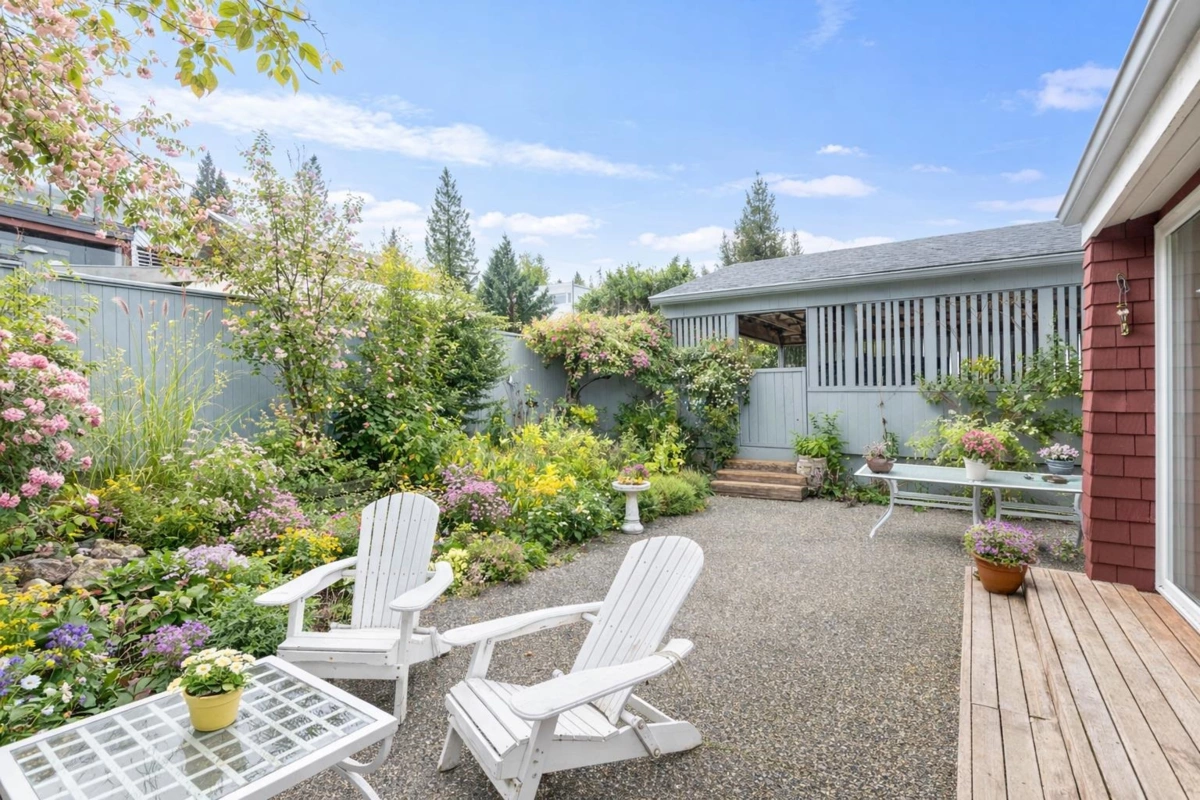 Laundry Room Photo of 2433 Mathers Avenue, West Vancouver, BC