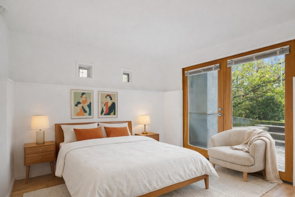 Living Room Photo of 2433 Mathers Avenue, West Vancouver, BC