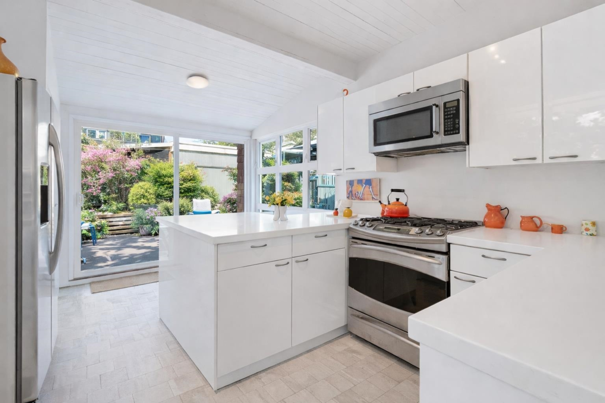 Pantry Photo of 2433 Mathers Avenue, West Vancouver, BC