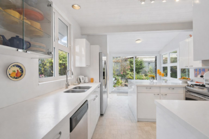 Breakfast Nook Photo of 2433 Mathers Avenue, West Vancouver, BC
